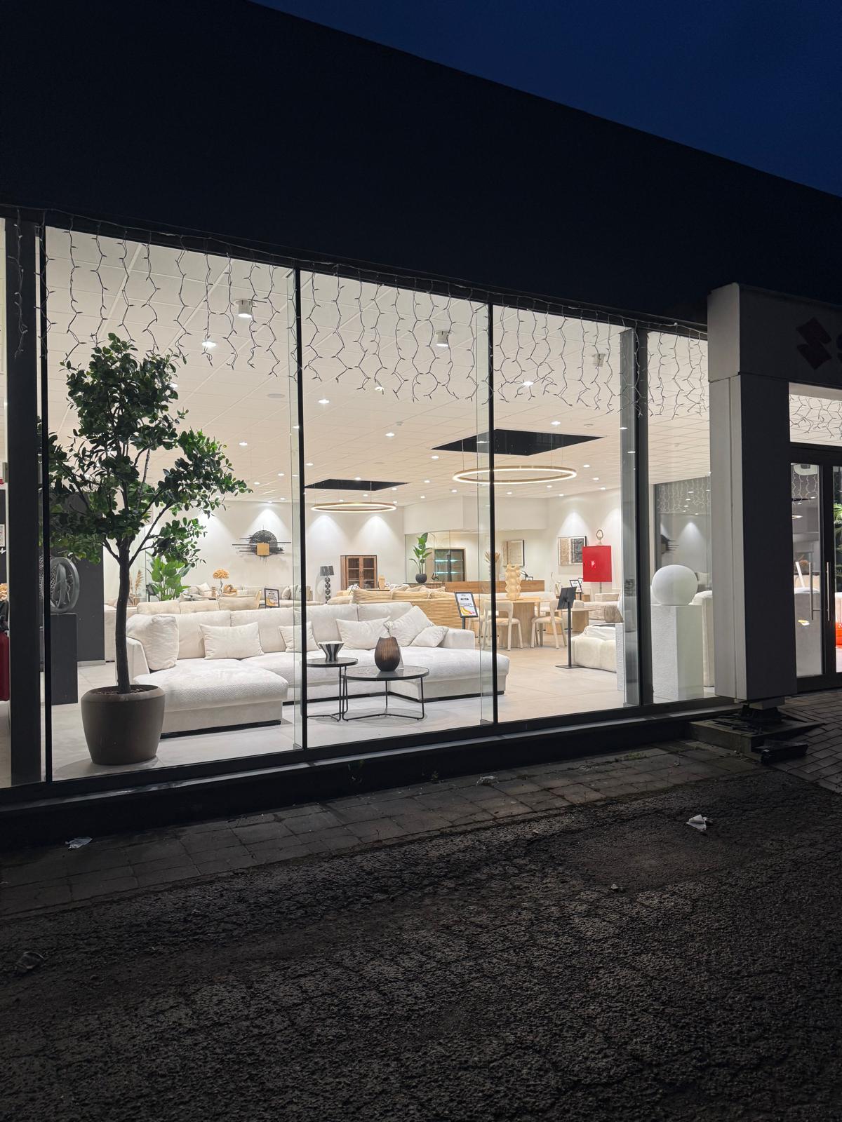 Éclairage et vitrine d'un showroom