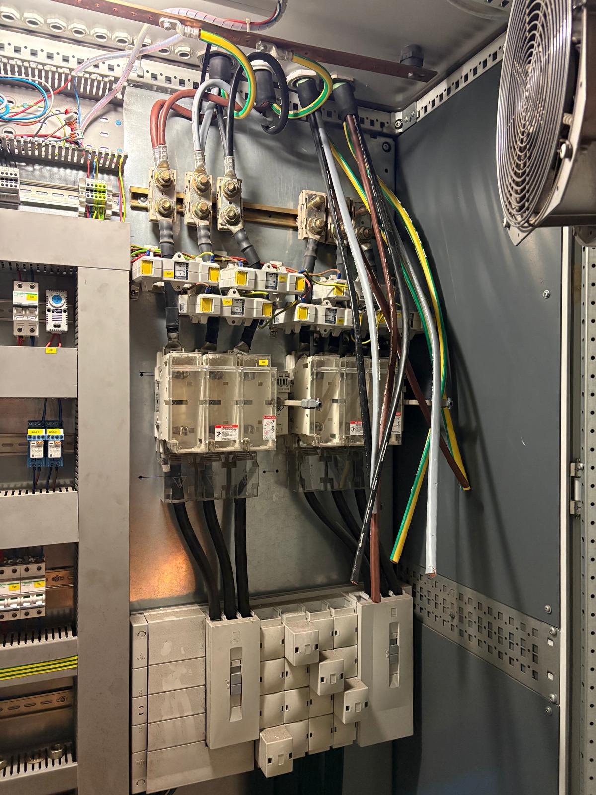Câblage détaillé d'une armoire électrique